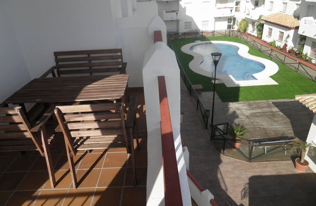 apartment with an outdoor pool, parking, Wifi