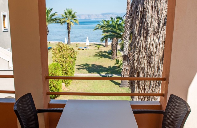 Apartment with excellent sea view beside the beach