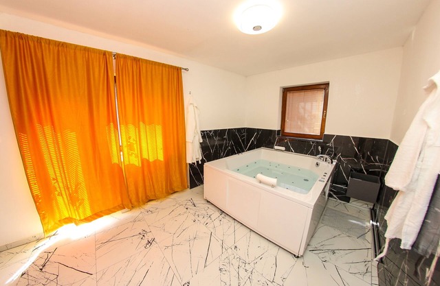 Apartment with jacuzzi in the very center of the city Sarajeva