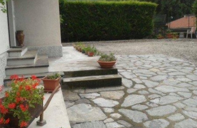 Apartment with large terrace and beautiful views of the mountains and hills