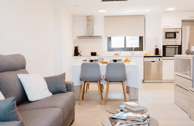 Apartment with pool and parking 2min beach