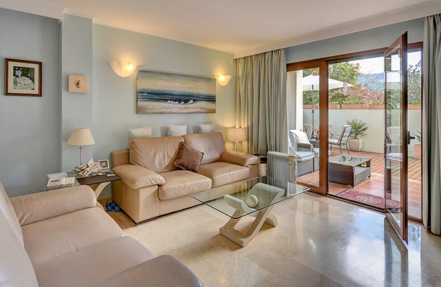 Apartment with Pool , short stroll to Marina and Port Andratx