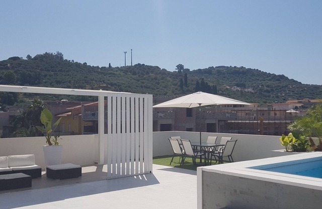 Apartment with private pool Strategically located for Aeolian embarkations