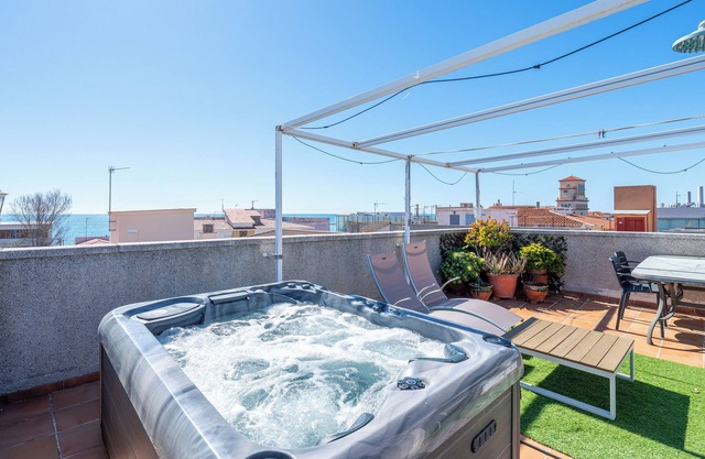 Apartment with Private Terrace, Whirlpool, Wi-Fi and Air Conditioning