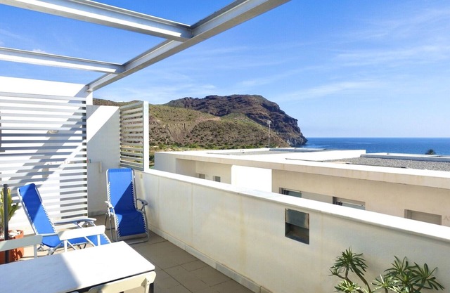Apartment with sea views with pool and wifi