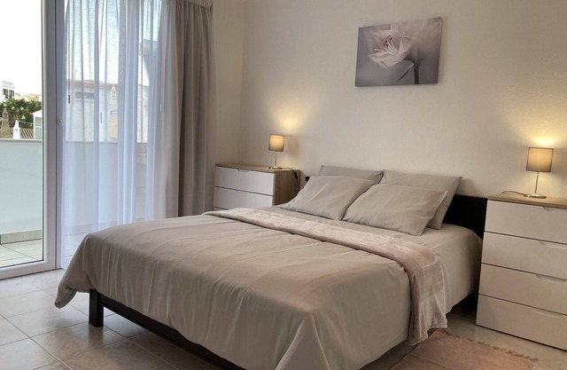 Apartment with sea view, 2 min walk from the beach