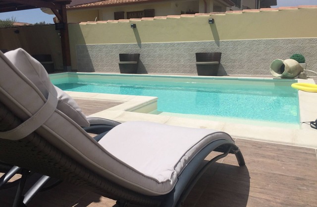 Apartment with swimming pool just a few minutes from the sea!