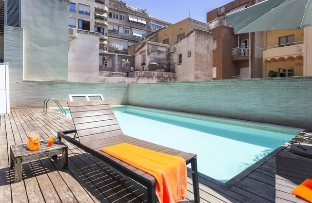 Apartment with Terrace and Pool 3 bedrooms 8 pax Mobile World Crongress