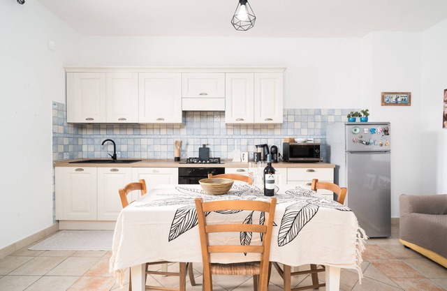 Apartment 'Ziu Jori' with Private Terrace, Shared Garden and Wi-Fi