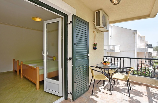 Apartments and Rooms Iva (61261-A4) - Petrovac