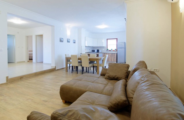 Apartments Belvedere-Three Bedroom Apartment with Balcony