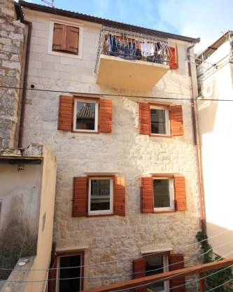 Apartments by the sea Komiza, Vis - 3035