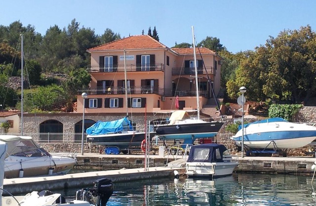 Apartments Dora, with a beautiful view of the bay, near the sea and center