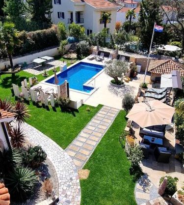 Apartments Engel with Pool