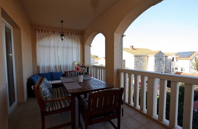 Apartments Mara (24791-A4) - Supetar - island Brac