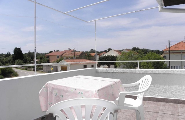 Apartments Kuce (10442-A2) - Ugljan