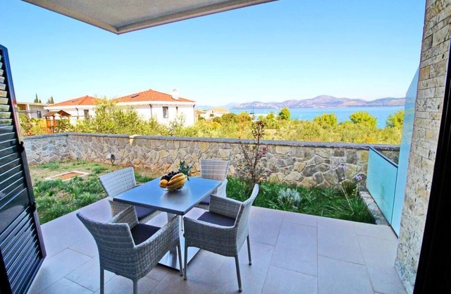 Apartments Kula - Two Bedroom Apartment with Terrace C2