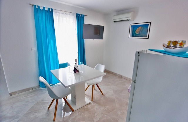 Apartments Lenka - One Bedroom Apartment with Balcony and garden View A1