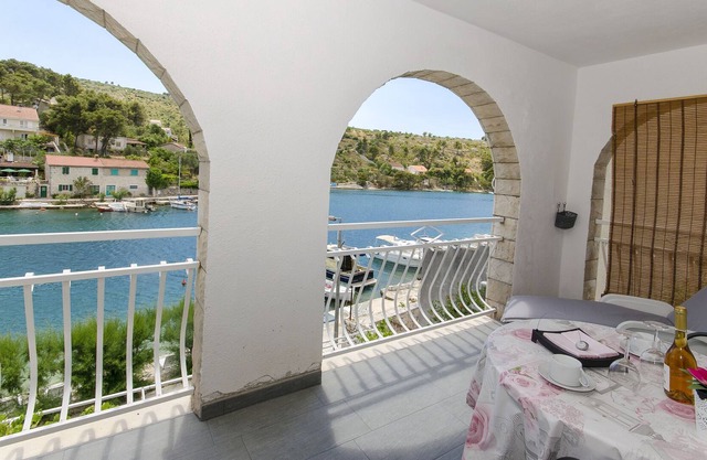 Apartments Seaside (81311-A1) - Bobovisce