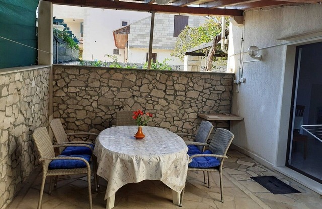 Apartments Vig (105391-A1) - Povlja - island Brac