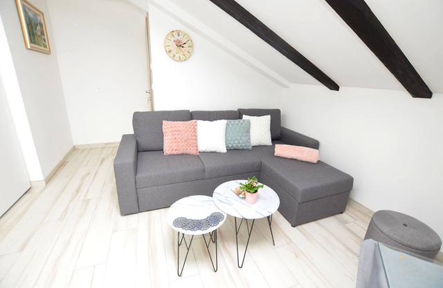 Apartments Viktoria (61331-A1) - Lovran