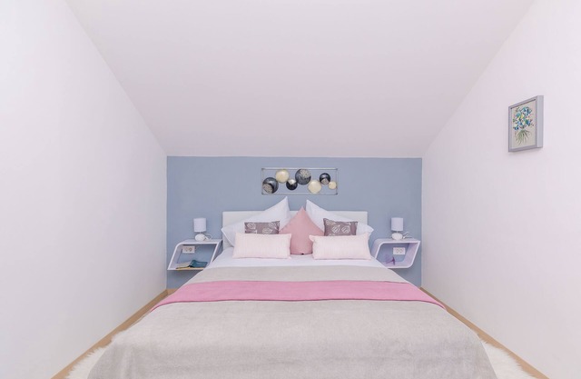 Apartments Villa Key - Comfort One Bedroom Apartment with Balcony