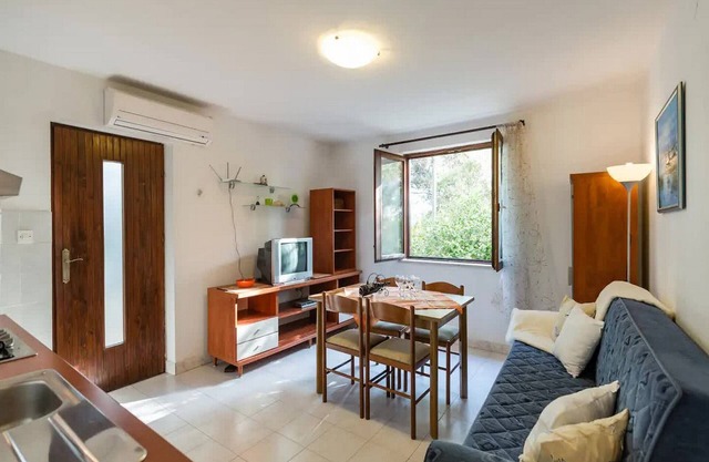 Apartments Villa Pelegrin - Two Bedroom Apartment with Garden View