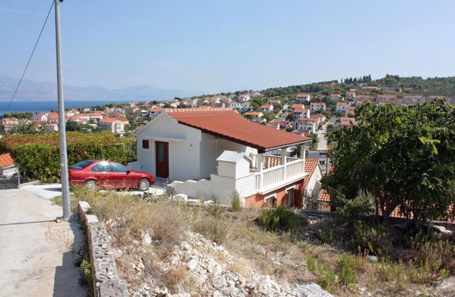 Apartments with parking space Sutivan, Brac - 5654
