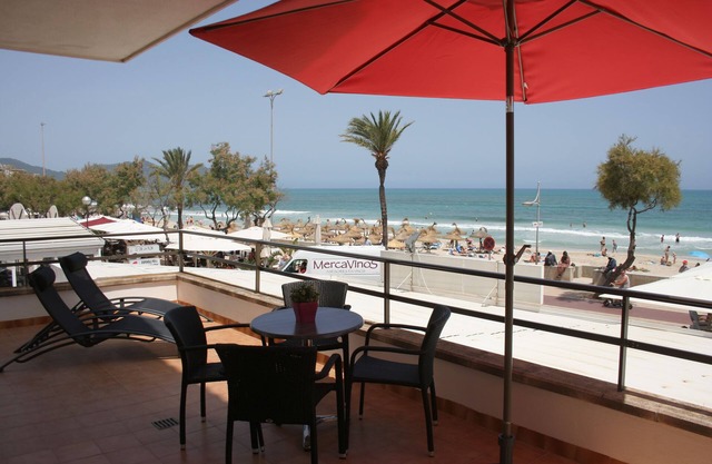 App. RIGO 1-A(right, 2 bedrooms): Spacious beach apartment, frontal sea view