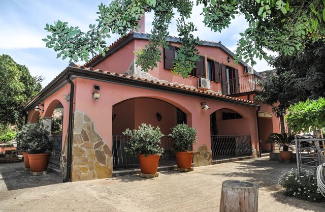 APPARTAMENTI STELLA MARINA CHIA - in the nature near the beaches of Chia