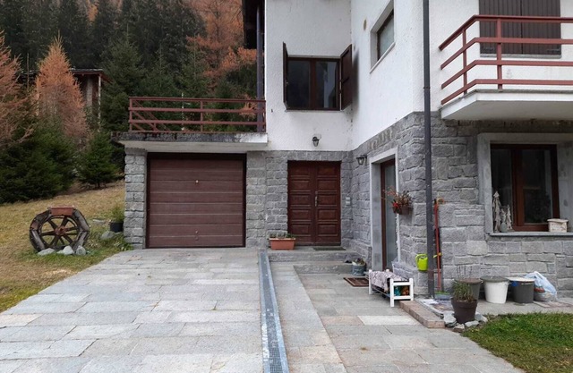 Appartamento Primo Piano Villa a Champoluc loc Frachey