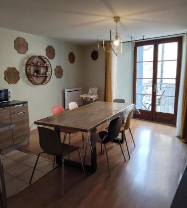 Appartement spacieux en centre ville de Besse