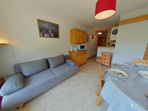 Appartement 2 Pièces Cabine avec Balcon Sud - Proche Pistes et Commerces - FR-1-241-188