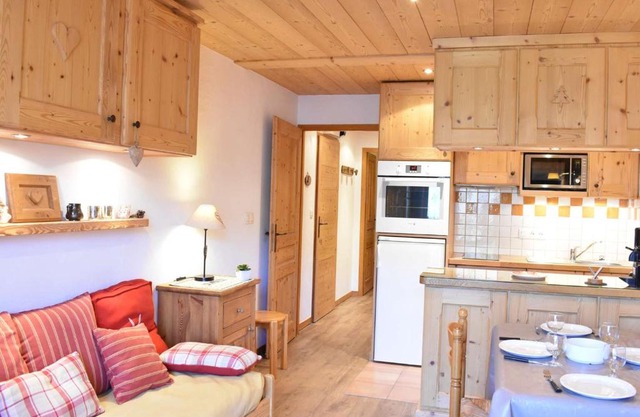 Appartement 2 pièces avec balcon à Méribel, proche commerces et pistes - FR-1-180-86
