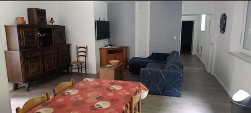 Appartement 3 chambre 4 lits doubles dans les Gorges de la Sioule proche rivière