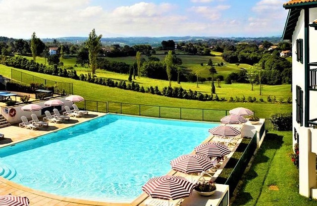 Appartement charmant avec piscine et parking à Arcangues - FR-1-3-475