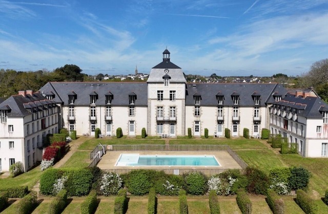 Appartement Dans Château, Piscine, Balades. 4,5km de L'ile aux Moines