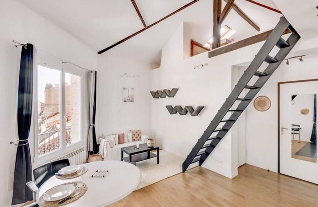 Appartement Grand Volume Sis à Montrouge