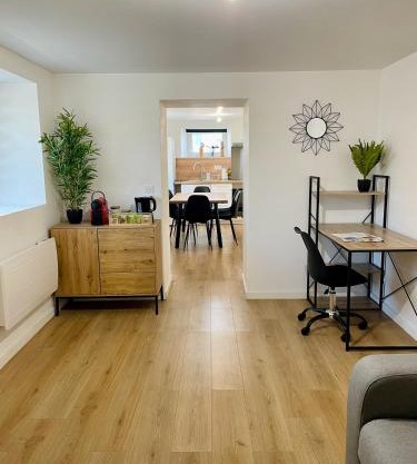 Appartement rénové avec parking facile