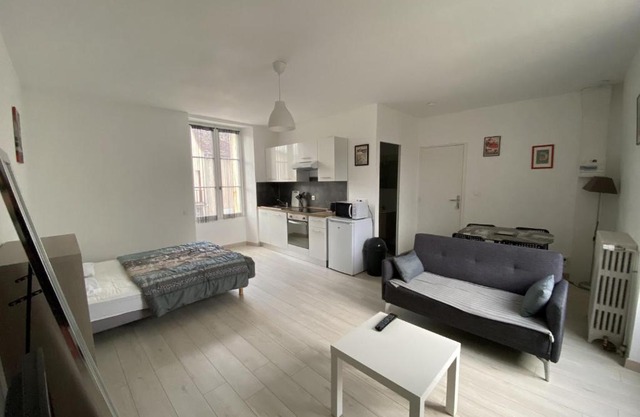 Appartement Rénové avec Cuisine Américaine et WIFI, Proche des Thermes Saint Roch - FR-1-541-32