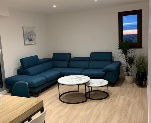 Appartement refait à neuf avec vue sur la ville
