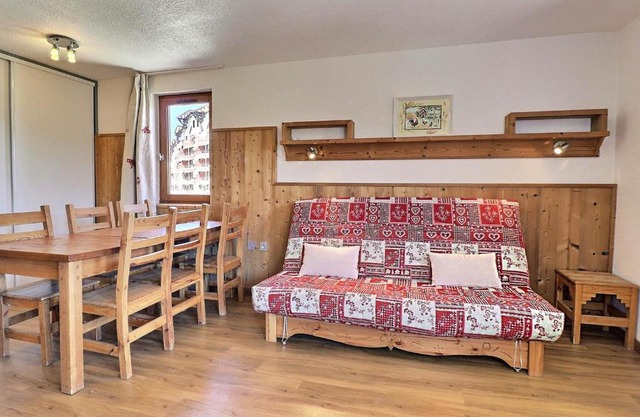 Appartement skis aux pieds à La Tania - 6 pers, 2 pièces cabine, balcon, proche commerces, navette - FR-1-182A-11