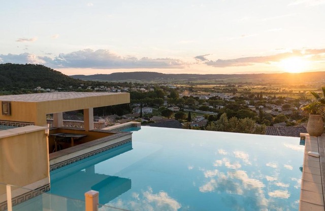 Appartements vue panoramique avec piscine et jacuzzi