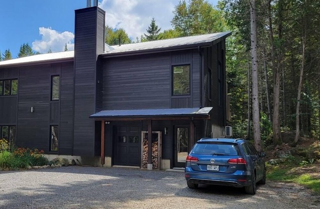 Appartment in the wood, 5 minutes away from the village and ski hill!