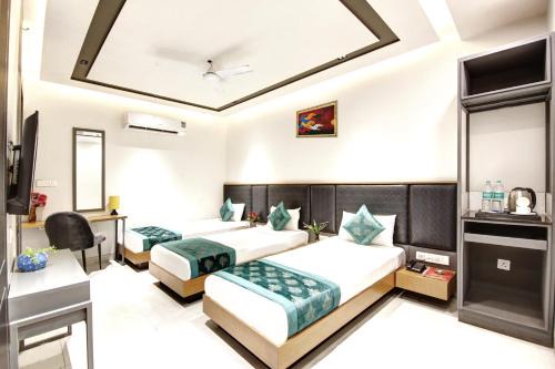 Applewood Grand Delhi Airport
