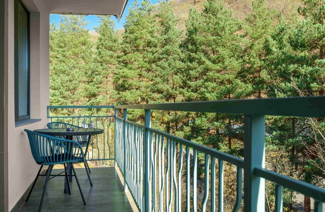 Apricot Aghveran Resort