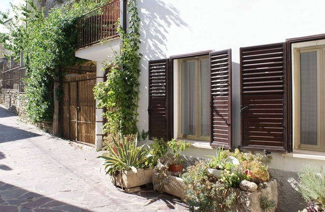 Apricot House is nestled under the imposing medieval Castle of Roccascalegna