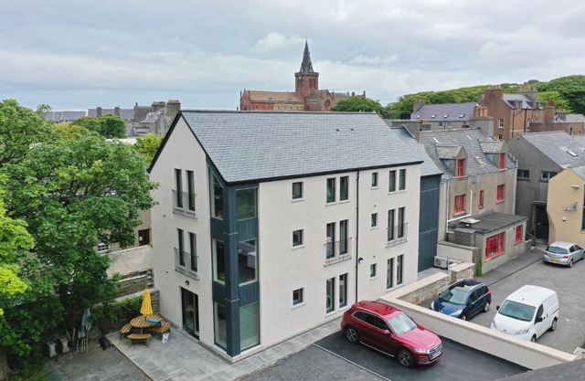 Apt 2, Frasers Close
