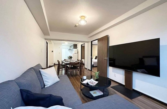 Apt for 14 Ppl Great Location In a Quiet Area