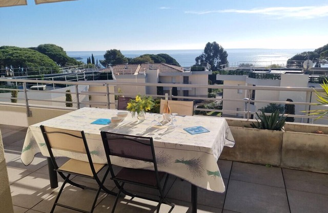 Apt With Pool Magnificent Sea View, 80m To Beach